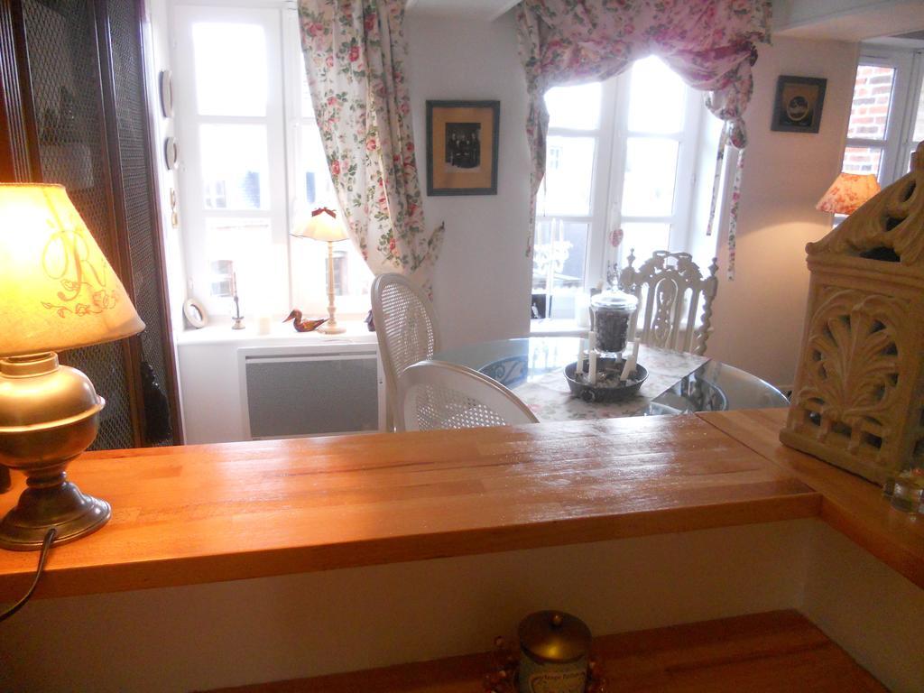 أونفلور Chambre Le Nid Du Phare Avec Jacuzzi الغرفة الصورة